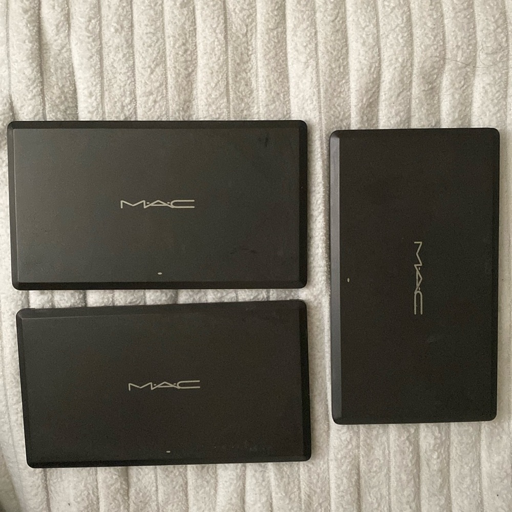 🖤3 refillable MAC eyeshadow pallets 15 spaces